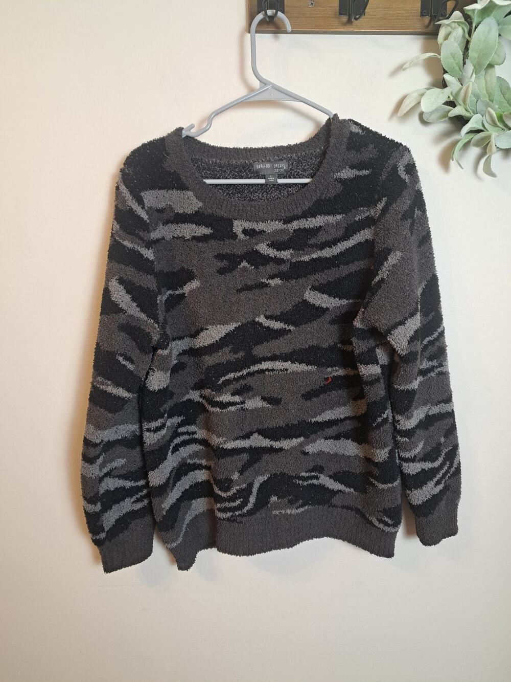 Barefoot Dreams Cozychic Black Gray Camo Camouflage Sweater Large